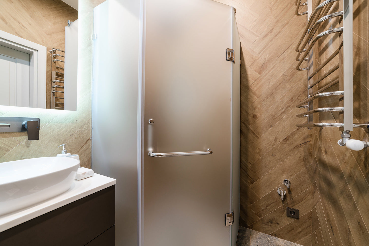 Should You Add a Shower Door to Your Bathtub?