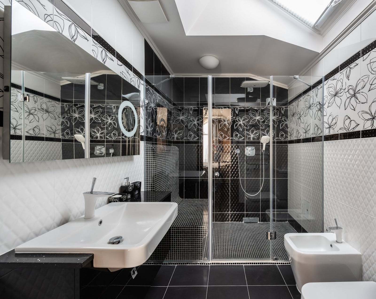 How to Choose the Perfect Shower Doors for Your Bathroom
