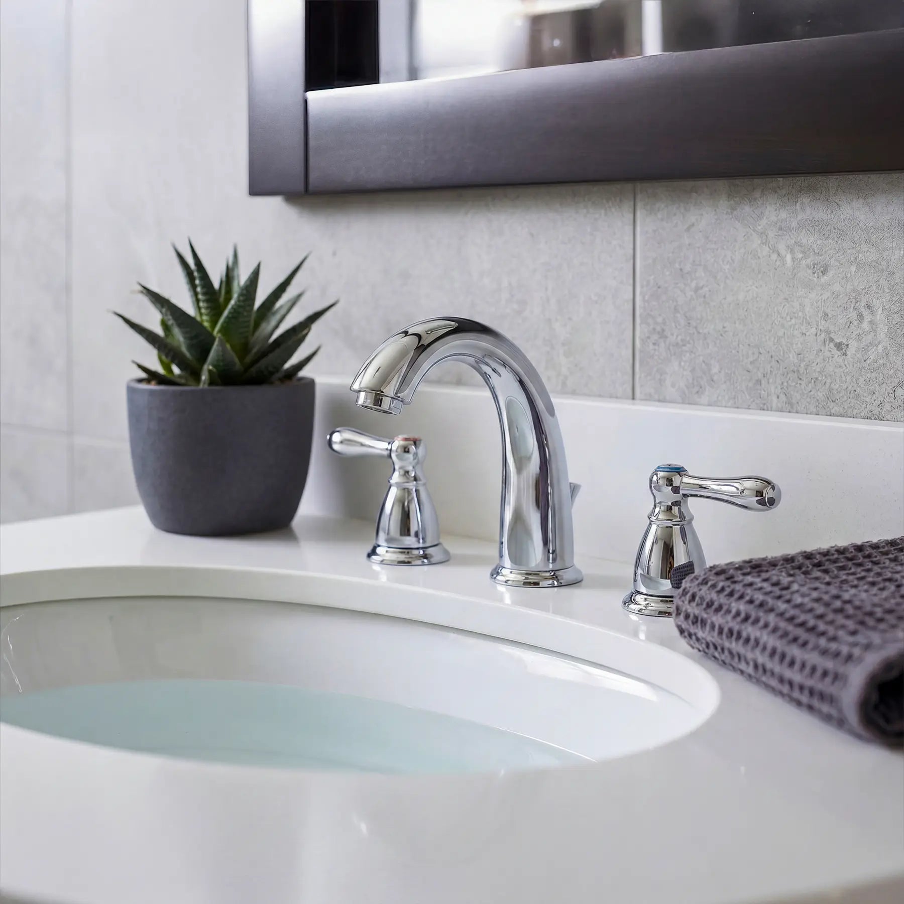 VERTEX 24" W X 22" D X 36" H Stylish Elegant Vanity with Marble Vanity Top with Basin in White - Dreamwerks